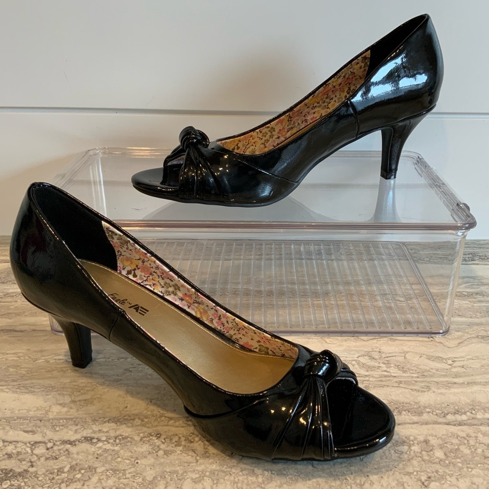 American Eagle Open Toe Patent Leather Heels Size 8